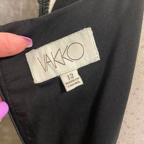 Vakko 100% leather front tiered dress, size 12 - Picture 8 of 9